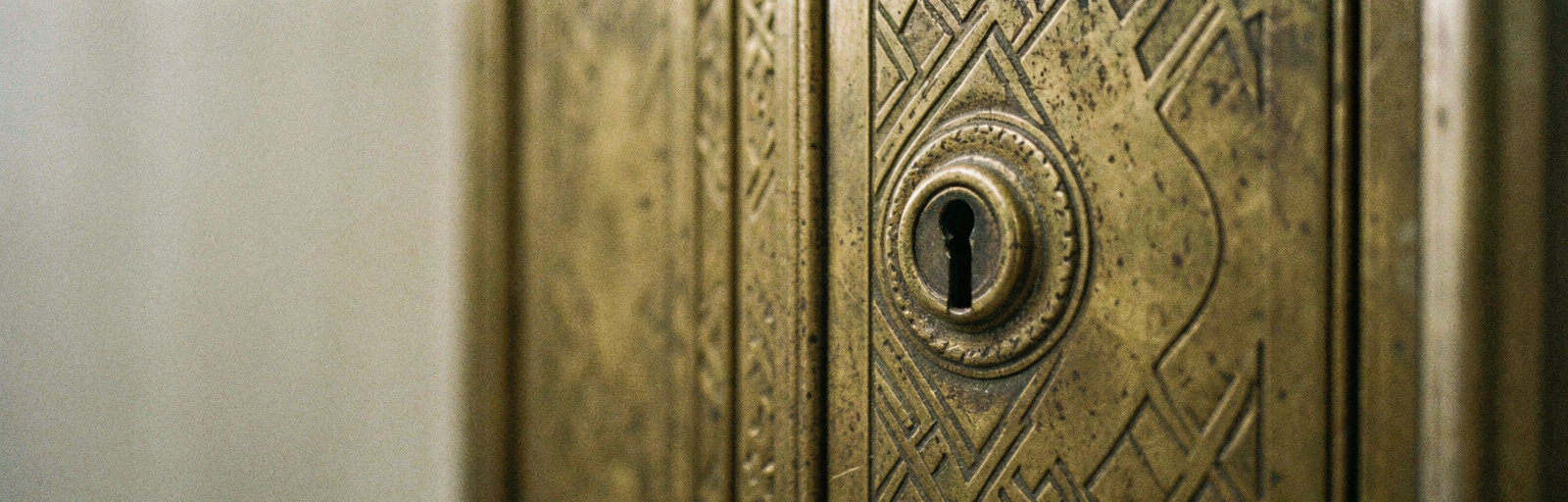 章扉 — 古文書・判子・契約書のマクロ